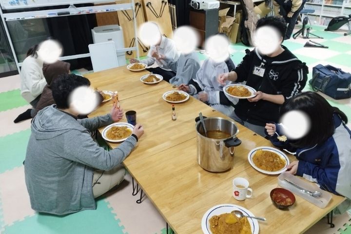 食事中の画像